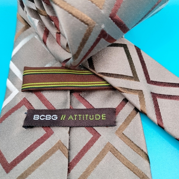 BCBG ATTITUDE SILK NECKTIE TIE BROWN SQUARE GEOMETRIC PATTERN MADE IN USA. B - Picture 5 of 7